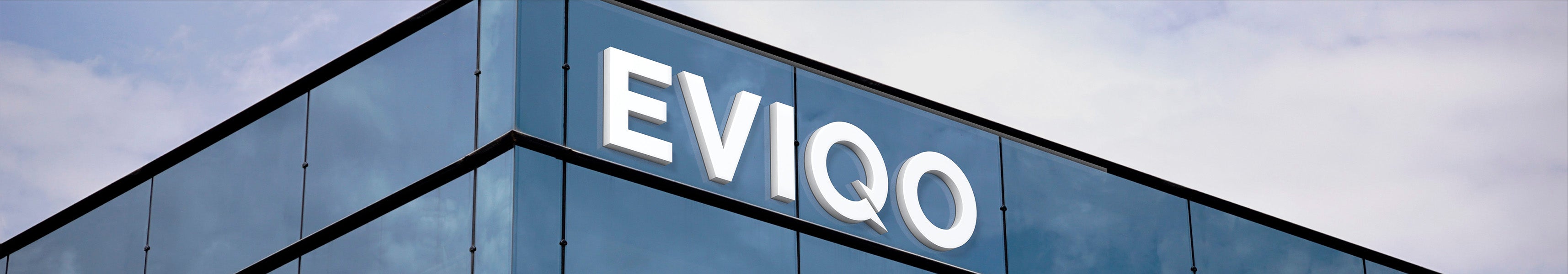 This is an illustration of home vehicle charging station. From the picture we can tell about electric chargers for cars. The device is a solution for tesla charger outside. The image aslo includes: change point car charger level 2 ev chargers for home level 2 50amp